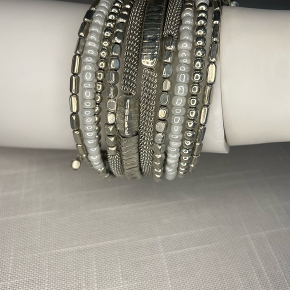 (4) Assortment of 4 beaded bracelets - Picture 7 of 8